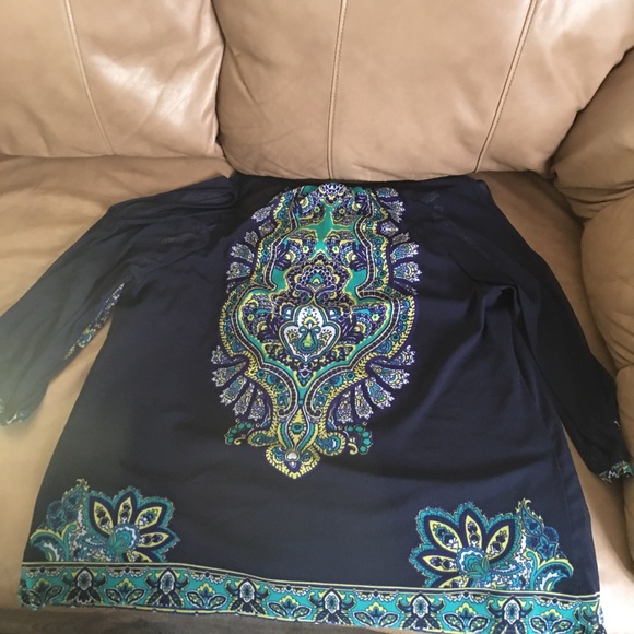 International Concepts Beautiful Cold shoulder top - Picture 3 of 4